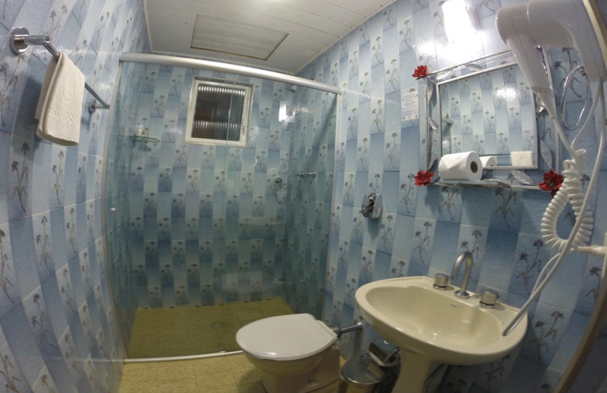 banheiro-pousada-vila-floratta-campos-do-jordao-01