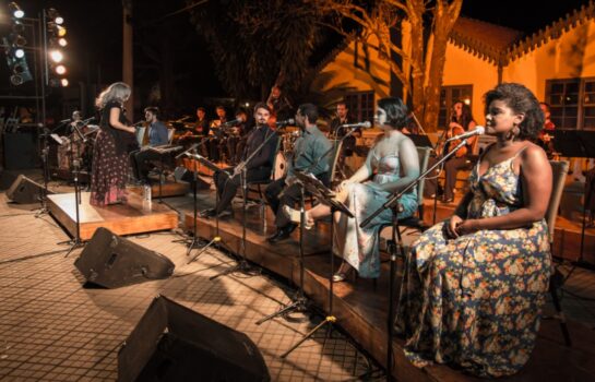 Show “Viola Enluarada”, da Cia. Minaz, chega a Campos do Jordão com clássicos sertanejos e eruditos
