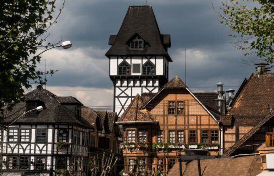Parada de Natal transforma o Capivari e marca os 40 anos do Boulevard Genève com espetáculo a céu aberto
