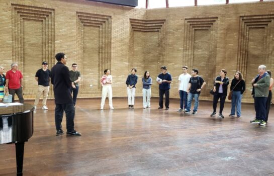 Visita aos bastidores do Auditório Claudio Santoro é destaque no projeto Férias no Museu