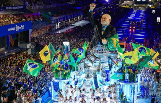 Desfile na Sapucaí com homenagem a Lula provoca embate político e levanta debate jurídico sobre propaganda antecipada