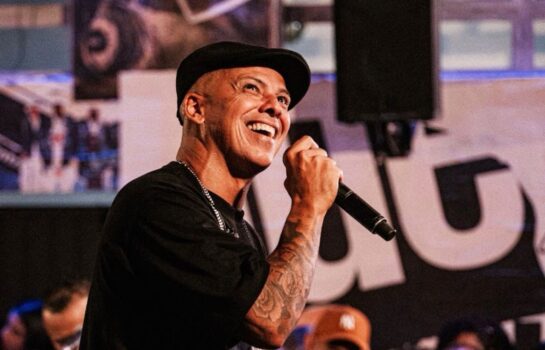 Leandro Sapucahy celebra 6 anos do Pé na Areia com feijoada e show especial em São José dos Campos